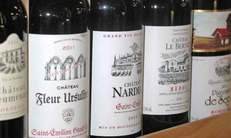 How to interpret the information that appears on the labels of wine bottles